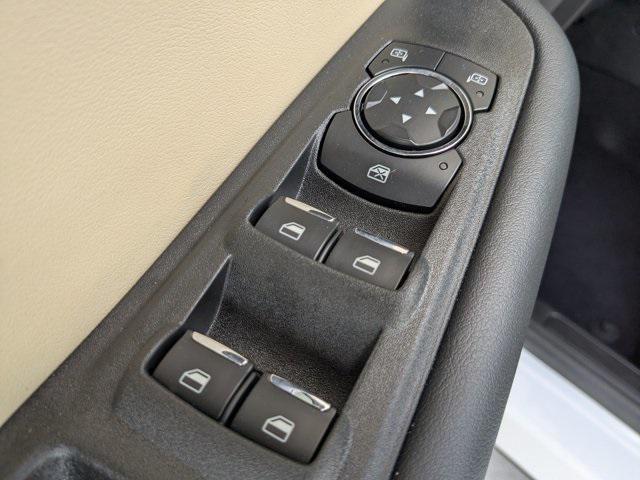 Photo of 2022 Oxford White Ford Edge