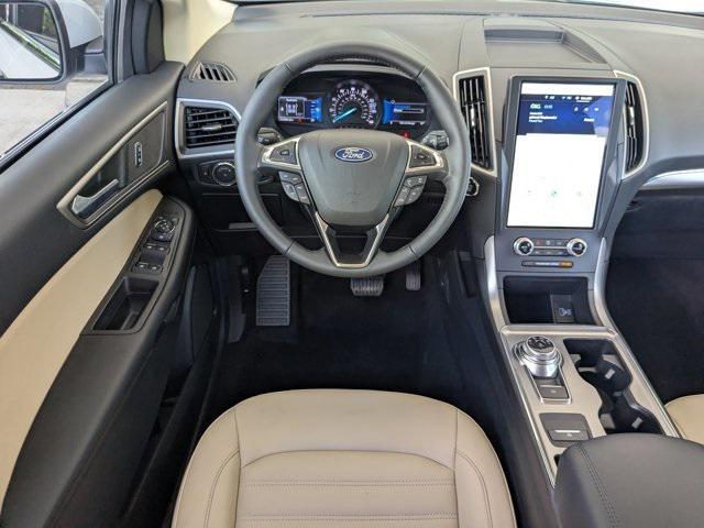 Photo of 2022 Oxford White Ford Edge