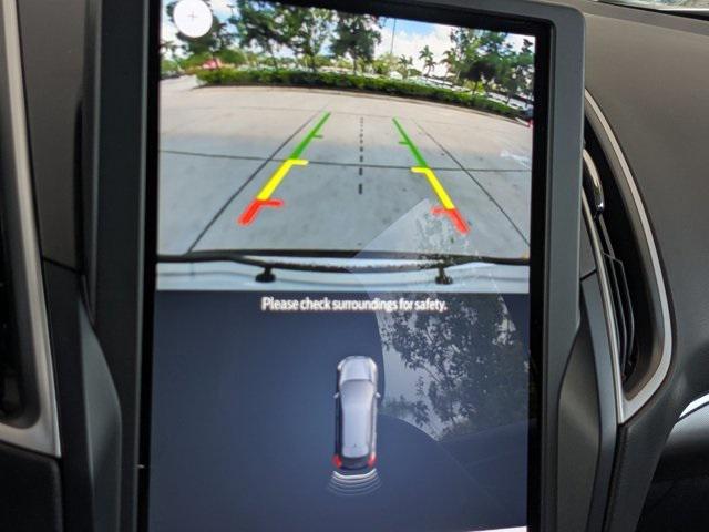 Photo of 2022 Oxford White Ford Edge