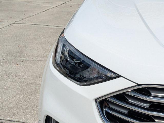 Photo of 2022 Oxford White Ford Edge