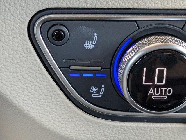 Photo of 2022 Glacier White Metallic Audi Q5
