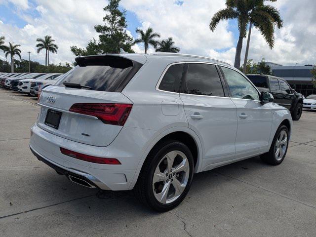 Photo of 2022 Glacier White Metallic Audi Q5