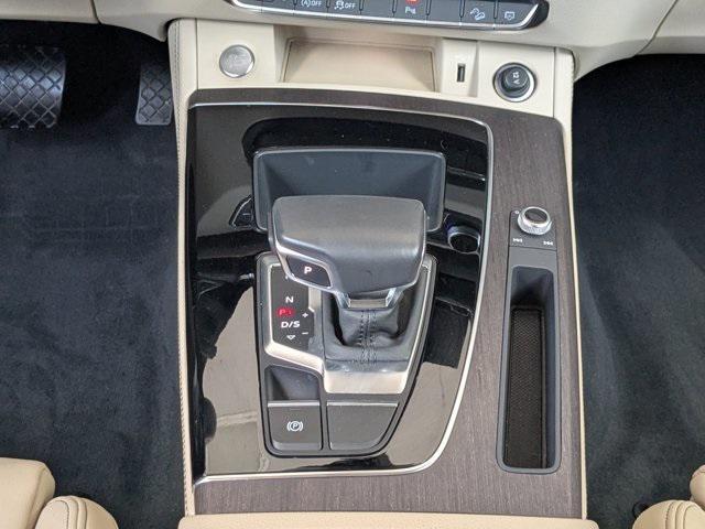 Photo of 2022 Glacier White Metallic Audi Q5