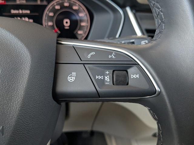 Photo of 2022 Glacier White Metallic Audi Q5