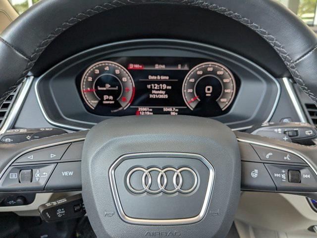 Photo of 2022 Glacier White Metallic Audi Q5