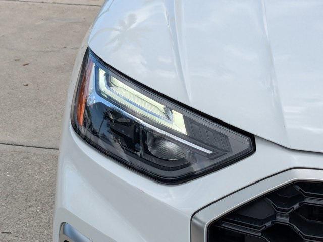 Photo of 2022 Glacier White Metallic Audi Q5