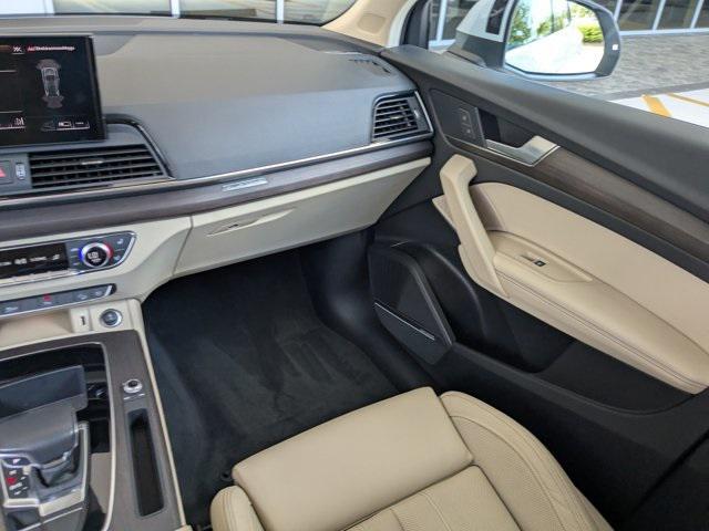 Photo of 2022 Glacier White Metallic Audi Q5