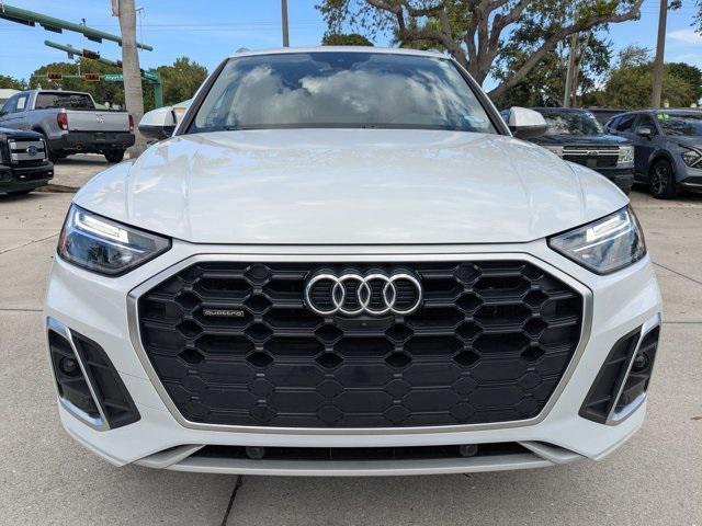 Photo of 2022 Glacier White Metallic Audi Q5