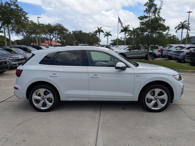 Photo of 2022 Glacier White Metallic Audi Q5