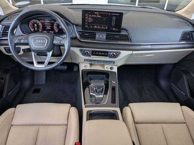 Photo of 2022 Glacier White Metallic Audi Q5