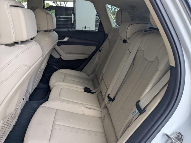 Photo of 2022 Glacier White Metallic Audi Q5