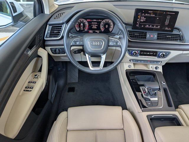 Photo of 2022 Glacier White Metallic Audi Q5