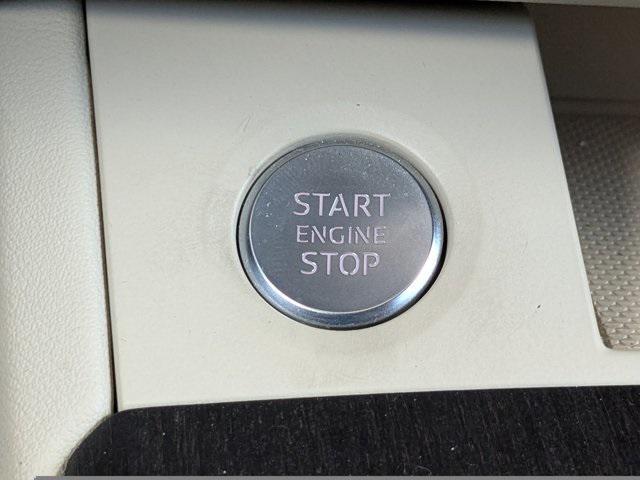 Photo of 2022 Glacier White Metallic Audi Q5
