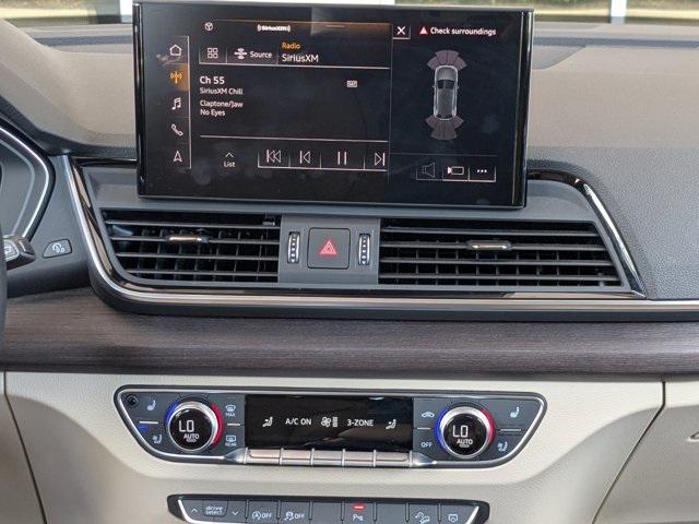 Photo of 2022 Glacier White Metallic Audi Q5