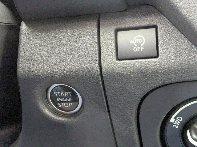 Photo of 2025 Glacier White Nissan Frontier