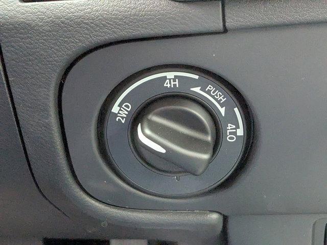 Photo of 2025 Glacier White Nissan Frontier