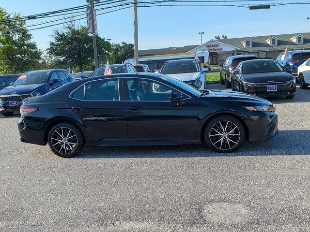 Photo of 2021 Midnight Black Metallic Toyota Camry