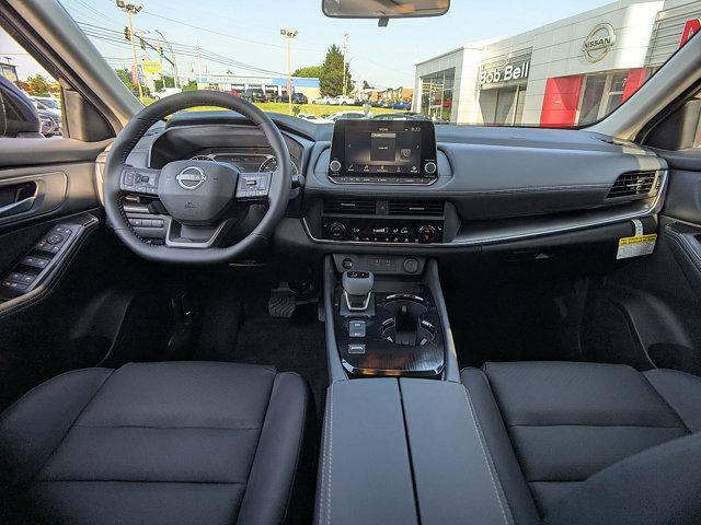 Photo of 2025 Super Black Nissan Rogue