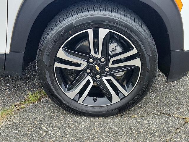 Photo of 2023 Summit White Chevrolet Trailblazer