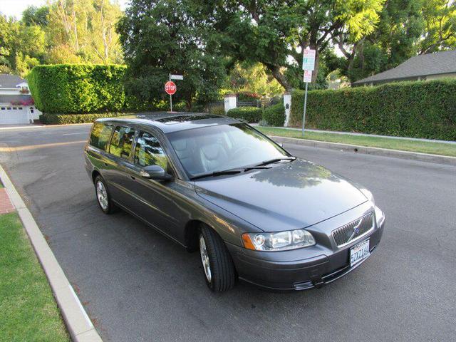 Photo of 2007 Titanium Gray Metallic Volvo V70