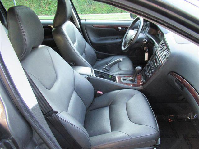 Photo of 2007 Titanium Gray Metallic Volvo V70