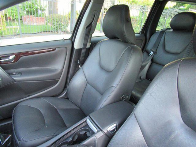 Photo of 2007 Titanium Gray Metallic Volvo V70