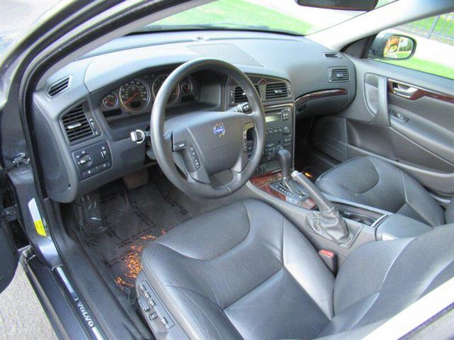 Photo of 2007 Titanium Gray Metallic Volvo V70