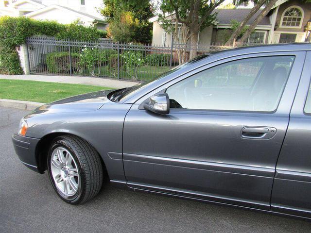 Photo of 2007 Titanium Gray Metallic Volvo V70
