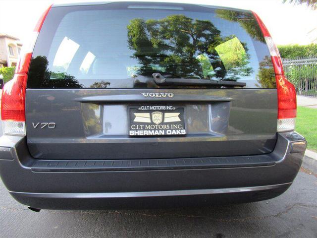 Photo of 2007 Titanium Gray Metallic Volvo V70