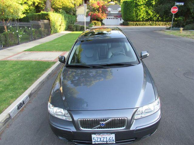 Photo of 2007 Titanium Gray Metallic Volvo V70