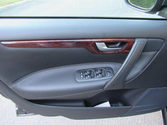 Photo of 2007 Titanium Gray Metallic Volvo V70