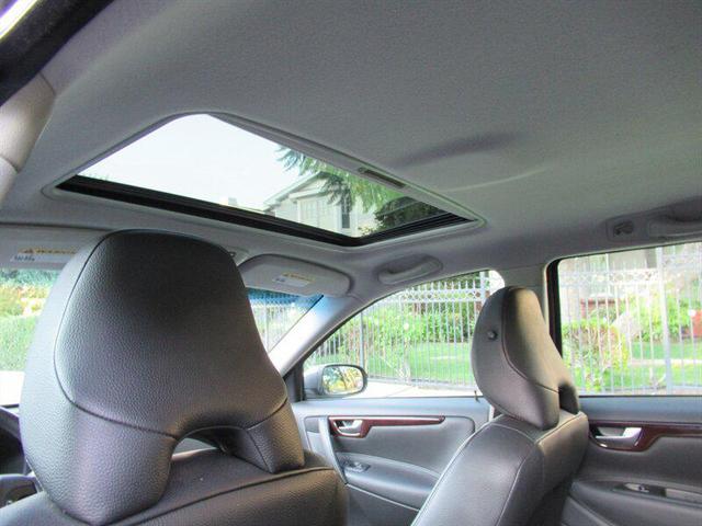 Photo of 2007 Titanium Gray Metallic Volvo V70