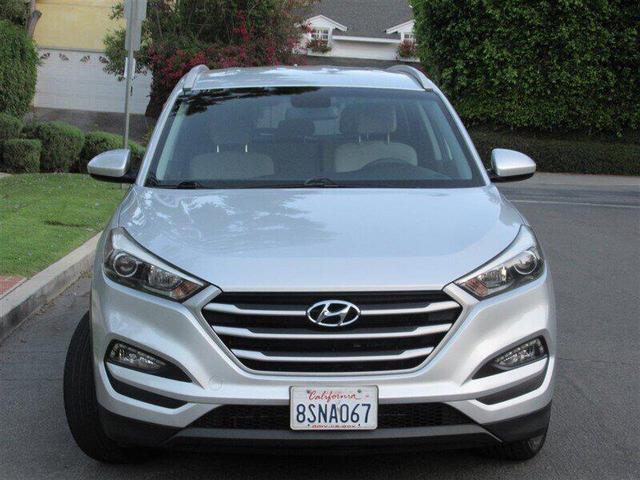 Photo of 2018 Molten Silver Hyundai TUCSON
