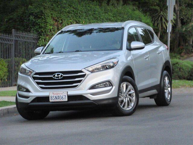 Photo of 2018 Molten Silver Hyundai TUCSON