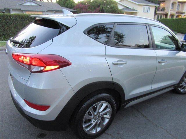 Photo of 2018 Molten Silver Hyundai TUCSON