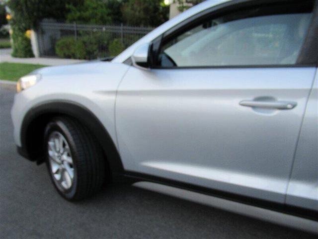 Photo of 2018 Molten Silver Hyundai TUCSON