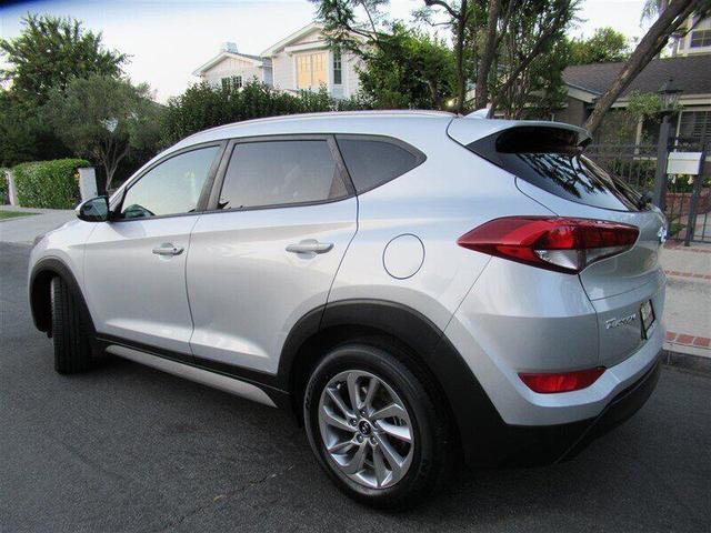 Photo of 2018 Molten Silver Hyundai TUCSON