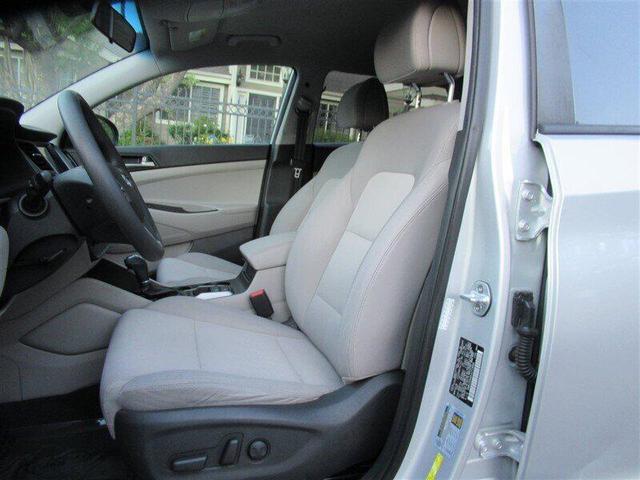Photo of 2018 Molten Silver Hyundai TUCSON