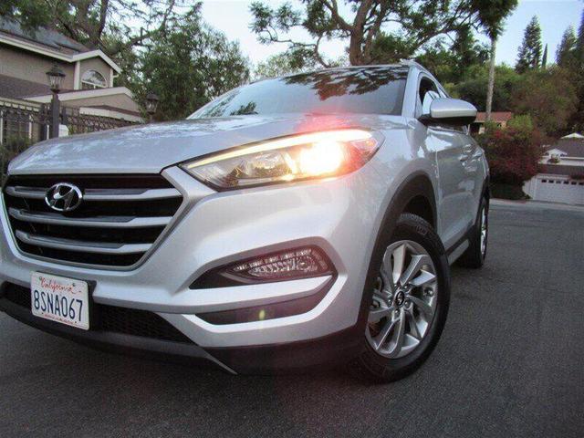 Photo of 2018 Molten Silver Hyundai TUCSON