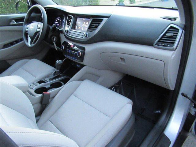 Photo of 2018 Molten Silver Hyundai TUCSON