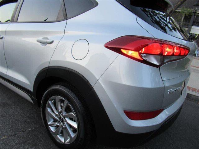 Photo of 2018 Molten Silver Hyundai TUCSON