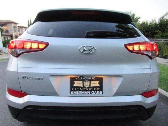 Photo of 2018 Molten Silver Hyundai TUCSON