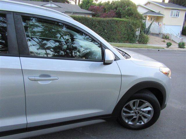 Photo of 2018 Molten Silver Hyundai TUCSON