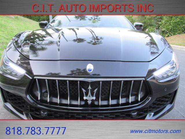 Photo of 2018 Nero Maserati Ghibli