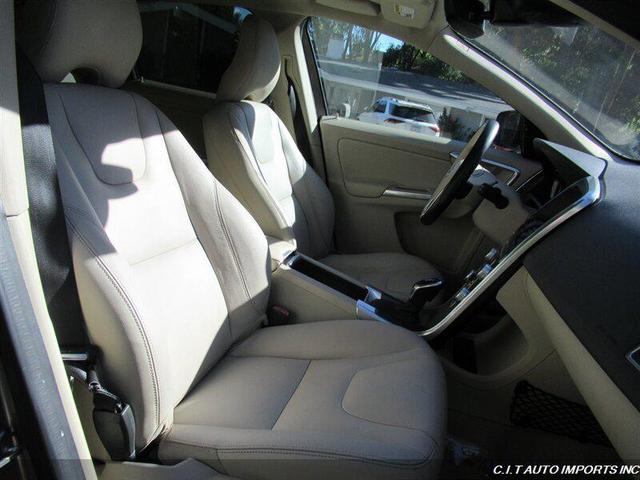 Photo of 2016 Tan Volvo XC60