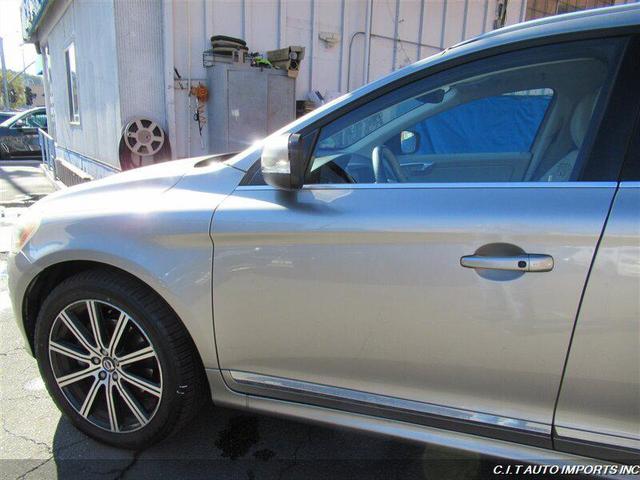 Photo of 2016 Tan Volvo XC60