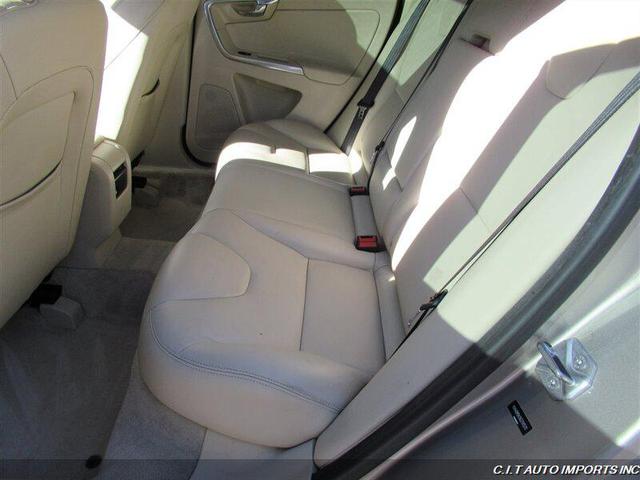 Photo of 2016 Tan Volvo XC60