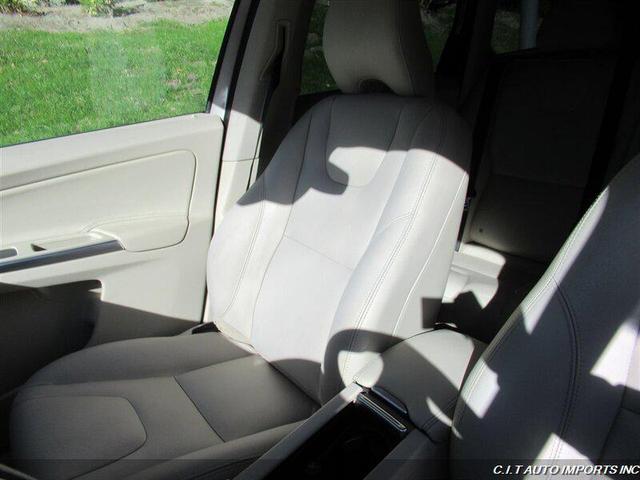 Photo of 2016 Tan Volvo XC60