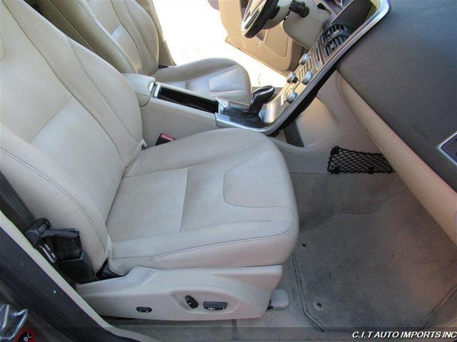 Photo of 2016 Tan Volvo XC60