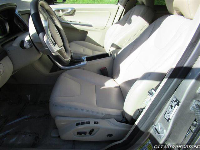 Photo of 2016 Tan Volvo XC60